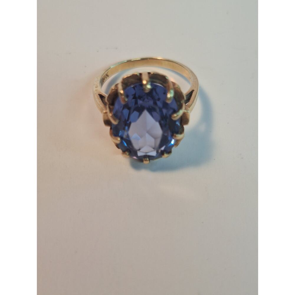 Vintage 14k Gold Blue Topaz Womens Ring. Size 8. Beautiful Sparkle.